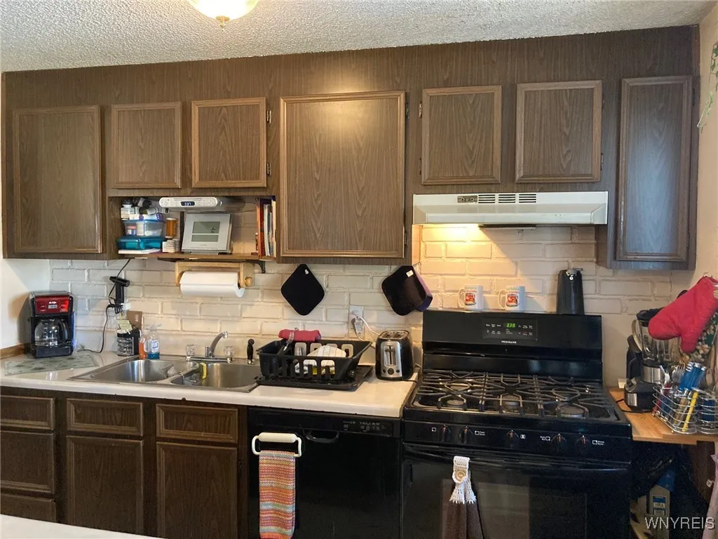138 Crownview Terrace, Hamburg, New York 14075, Hamburg, New York 14075, 3 Bedrooms Bedrooms, 9 Rooms Rooms,1 BathroomBathrooms,Residential,For Sale,138 Crownview Terrace, Hamburg, New York 14075,B1628180
