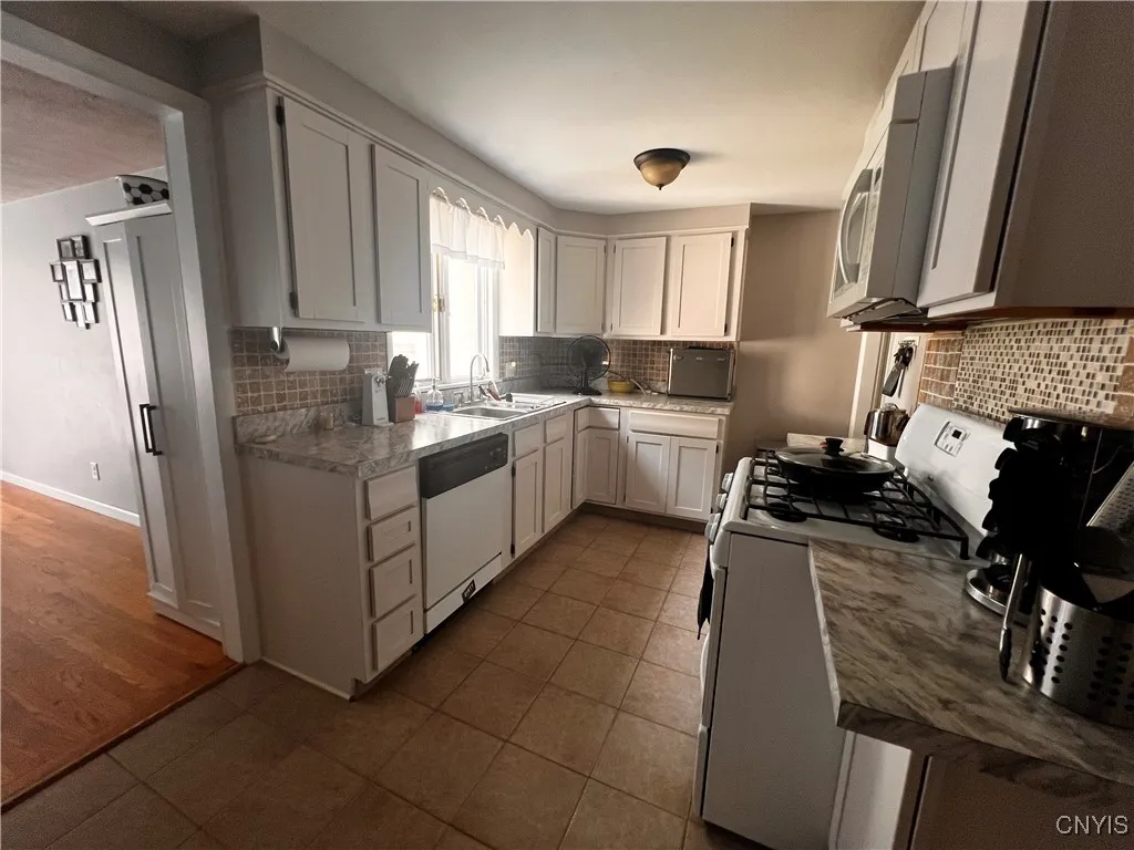 213 Ridgewood Drive, Cicero, New York 13212, Cicero, New York 13212, 3 Bedrooms Bedrooms, 6 Rooms Rooms,1 BathroomBathrooms,Residential,For Sale,213 Ridgewood Drive, Cicero, New York 13212,S1628543