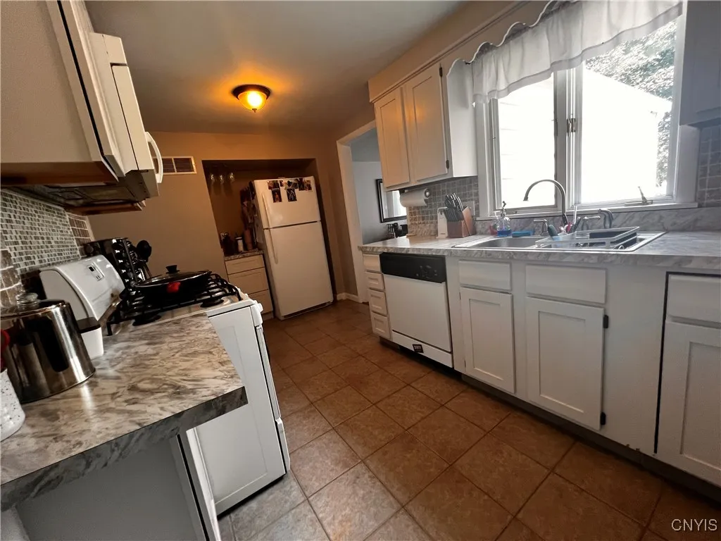 213 Ridgewood Drive, Cicero, New York 13212, Cicero, New York 13212, 3 Bedrooms Bedrooms, 6 Rooms Rooms,1 BathroomBathrooms,Residential,For Sale,213 Ridgewood Drive, Cicero, New York 13212,S1628543