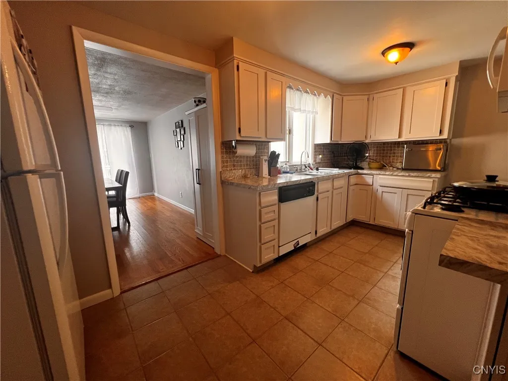 213 Ridgewood Drive, Cicero, New York 13212, Cicero, New York 13212, 3 Bedrooms Bedrooms, 6 Rooms Rooms,1 BathroomBathrooms,Residential,For Sale,213 Ridgewood Drive, Cicero, New York 13212,S1628543