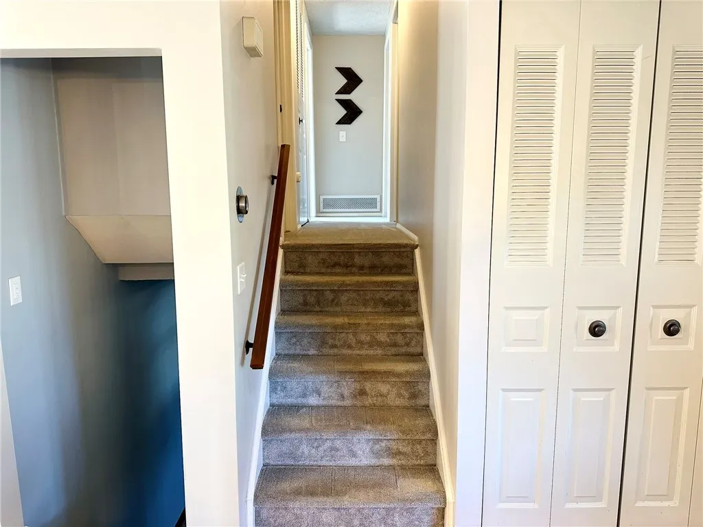 15 Paddock Drive, Henrietta, New York 14467, Henrietta, New York 14467, 3 Bedrooms Bedrooms, 8 Rooms Rooms,2 BathroomsBathrooms,Residential,Closed,15 Paddock Drive, Henrietta, New York 14467,0,R1628757