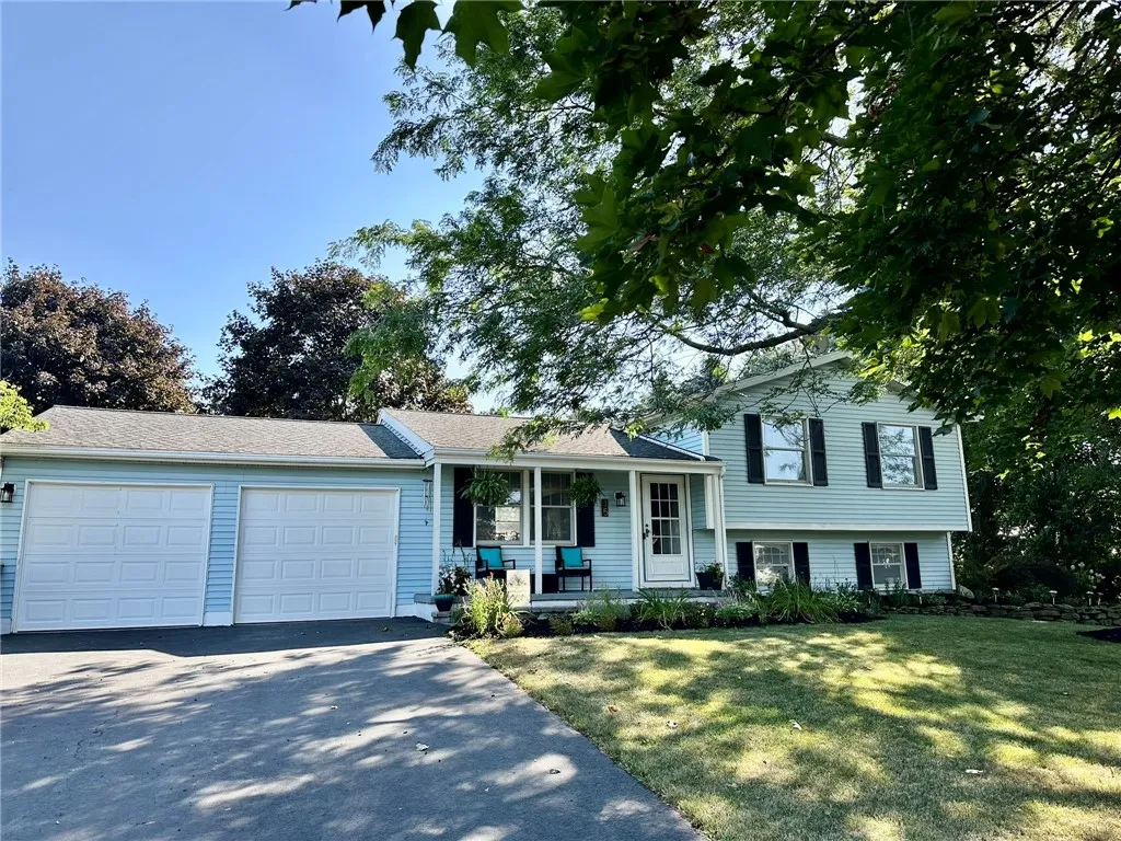 15 Paddock Drive, Henrietta, New York 14467, Henrietta, New York 14467, 3 Bedrooms Bedrooms, 8 Rooms Rooms,2 BathroomsBathrooms,Residential,Closed,15 Paddock Drive, Henrietta, New York 14467,0,R1628757