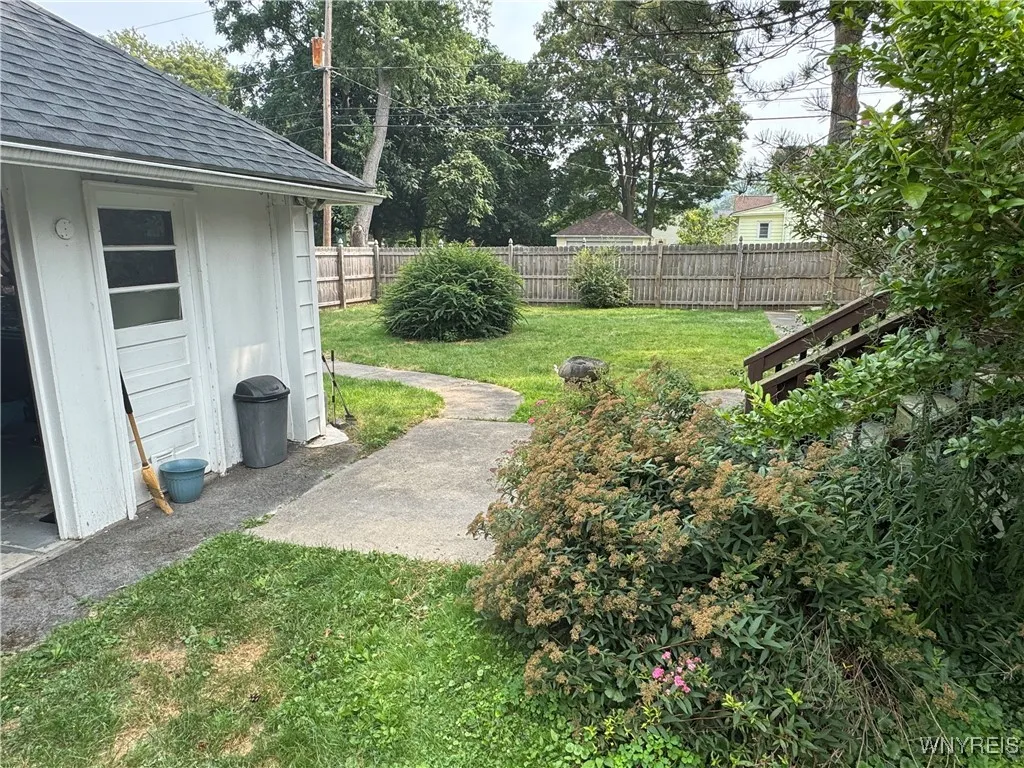 129 West Court Street, Warsaw, New York 14569, Warsaw, New York 14569, 4 Bedrooms Bedrooms, 8 Rooms Rooms,1 BathroomBathrooms,Residential,Closed,129 West Court Street, Warsaw, New York 14569,0,B1628767