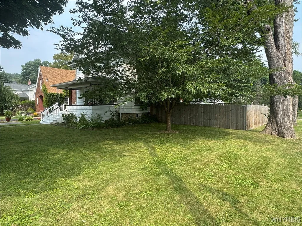 129 West Court Street, Warsaw, New York 14569, Warsaw, New York 14569, 4 Bedrooms Bedrooms, 8 Rooms Rooms,1 BathroomBathrooms,Residential,Closed,129 West Court Street, Warsaw, New York 14569,0,B1628767