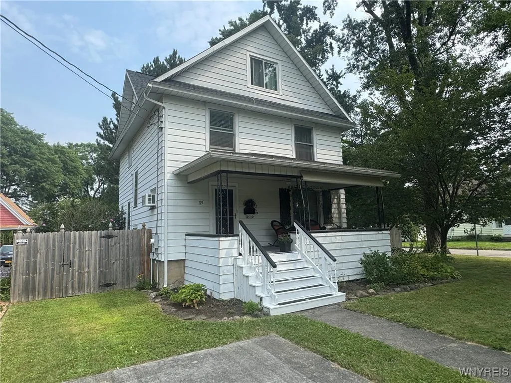 129 West Court Street, Warsaw, New York 14569, Warsaw, New York 14569, 4 Bedrooms Bedrooms, 8 Rooms Rooms,1 BathroomBathrooms,Residential,Closed,129 West Court Street, Warsaw, New York 14569,0,B1628767