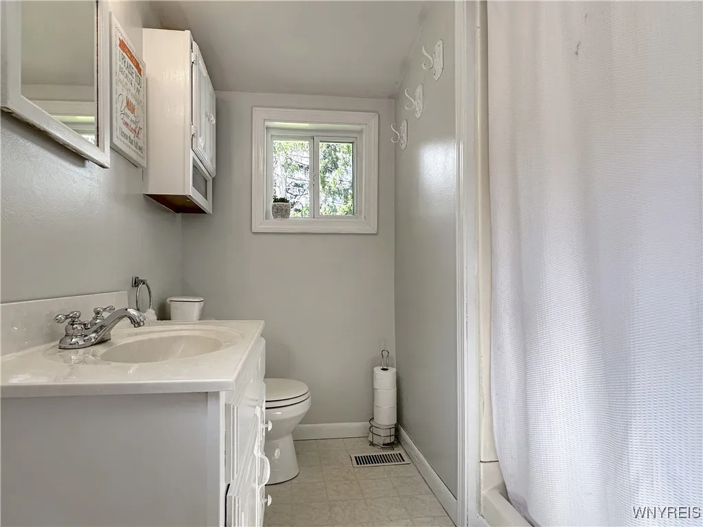 29 Center Street, Warsaw, New York 14569, Warsaw, New York 14569, 3 Bedrooms Bedrooms, 5 Rooms Rooms,2 BathroomsBathrooms,Residential,Closed,29 Center Street, Warsaw, New York 14569,0,B1628697