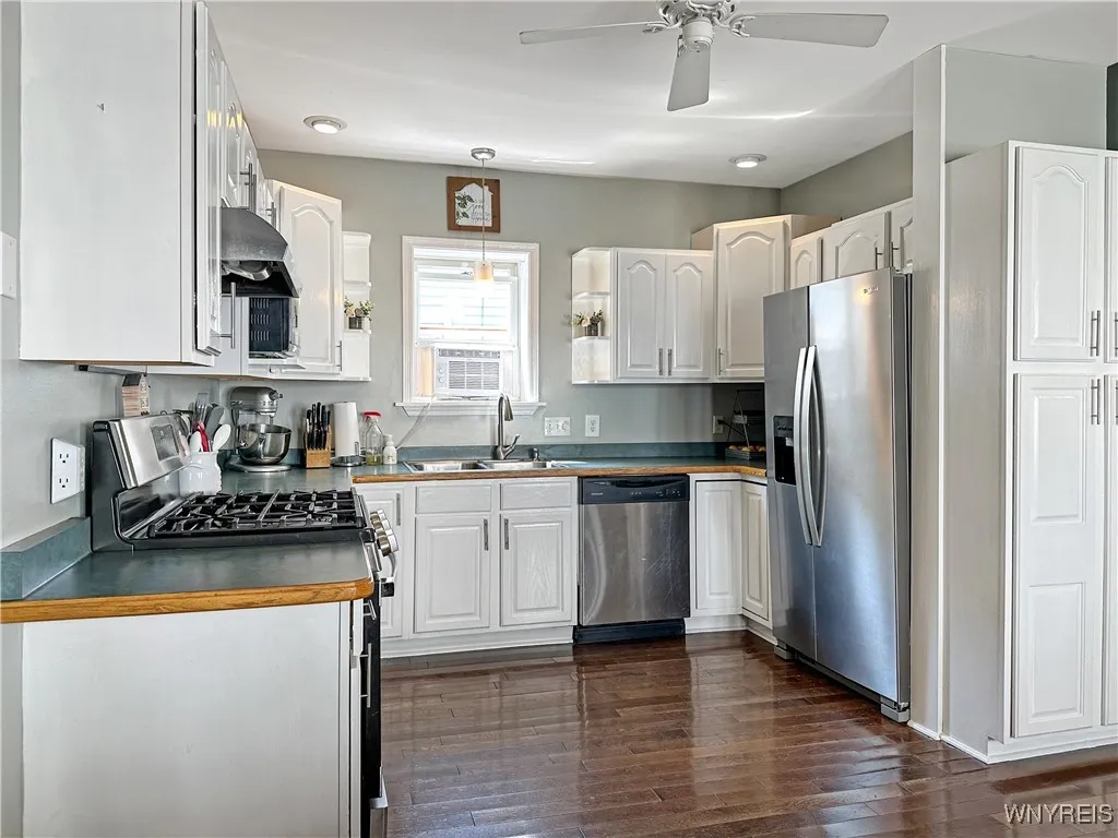 29 Center Street, Warsaw, New York 14569, Warsaw, New York 14569, 3 Bedrooms Bedrooms, 5 Rooms Rooms,2 BathroomsBathrooms,Residential,Closed,29 Center Street, Warsaw, New York 14569,0,B1628697