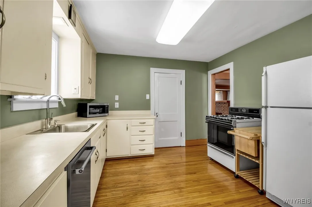 172 Stillwell Avenue, Tonawanda, New York 14217, Tonawanda, New York 14217, 3 Bedrooms Bedrooms, 8 Rooms Rooms,1 BathroomBathrooms,Residential,Closed,172 Stillwell Avenue, Tonawanda, New York 14217,0,B1628789