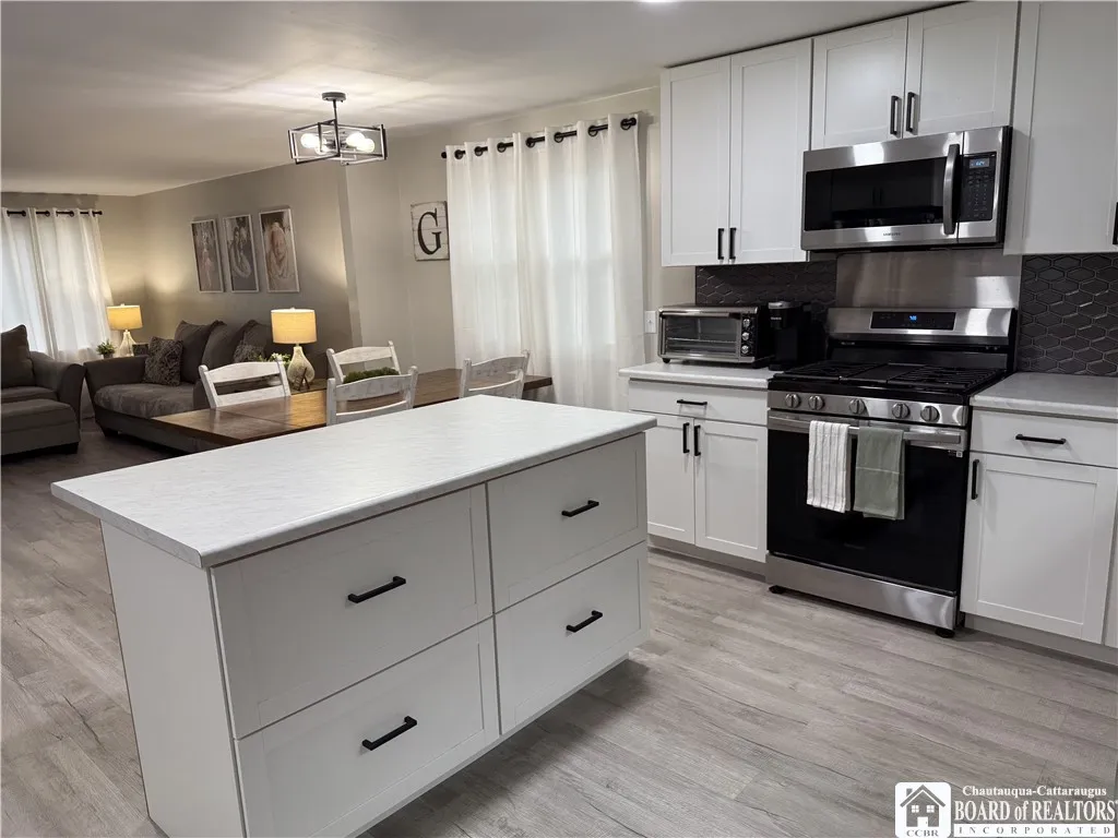 4269 Clinton Street, West Seneca, New York 14224, West Seneca, New York 14224, 3 Bedrooms Bedrooms, 7 Rooms Rooms,1 BathroomBathrooms,Residential Lease,For Rent,4269 Clinton Street, West Seneca, New York 14224,R1628831