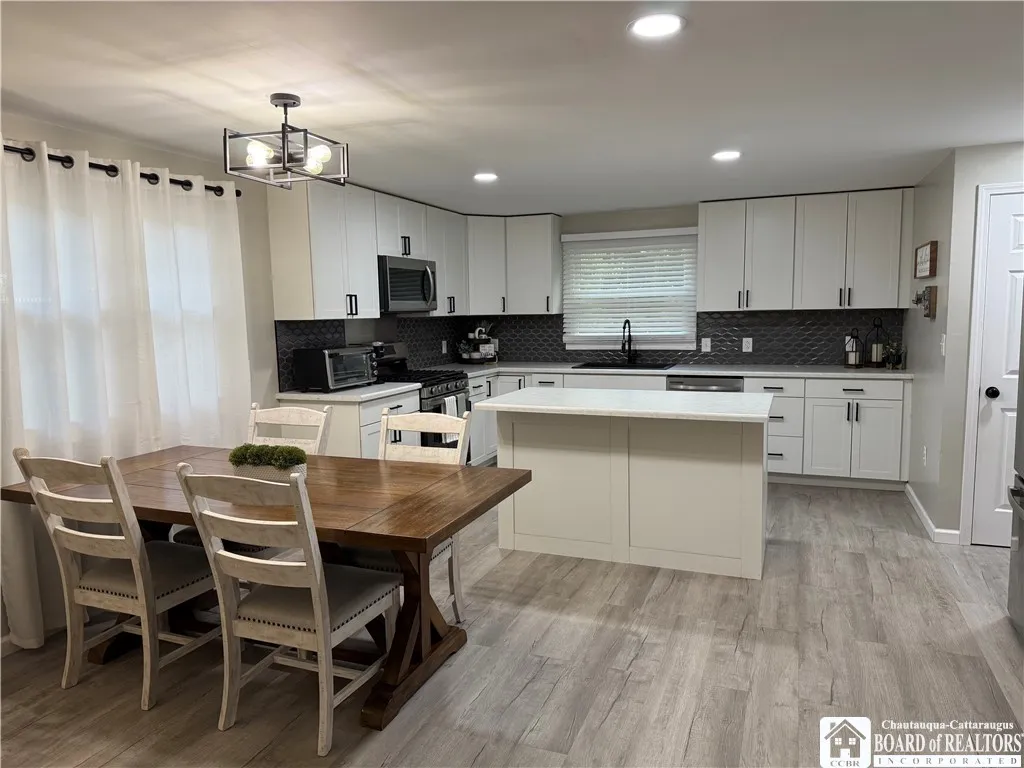 4269 Clinton Street, West Seneca, New York 14224, West Seneca, New York 14224, 3 Bedrooms Bedrooms, 7 Rooms Rooms,1 BathroomBathrooms,Residential Lease,For Rent,4269 Clinton Street, West Seneca, New York 14224,R1628831