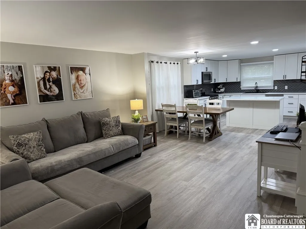 4269 Clinton Street, West Seneca, New York 14224, West Seneca, New York 14224, 3 Bedrooms Bedrooms, 7 Rooms Rooms,1 BathroomBathrooms,Residential Lease,For Rent,4269 Clinton Street, West Seneca, New York 14224,R1628831