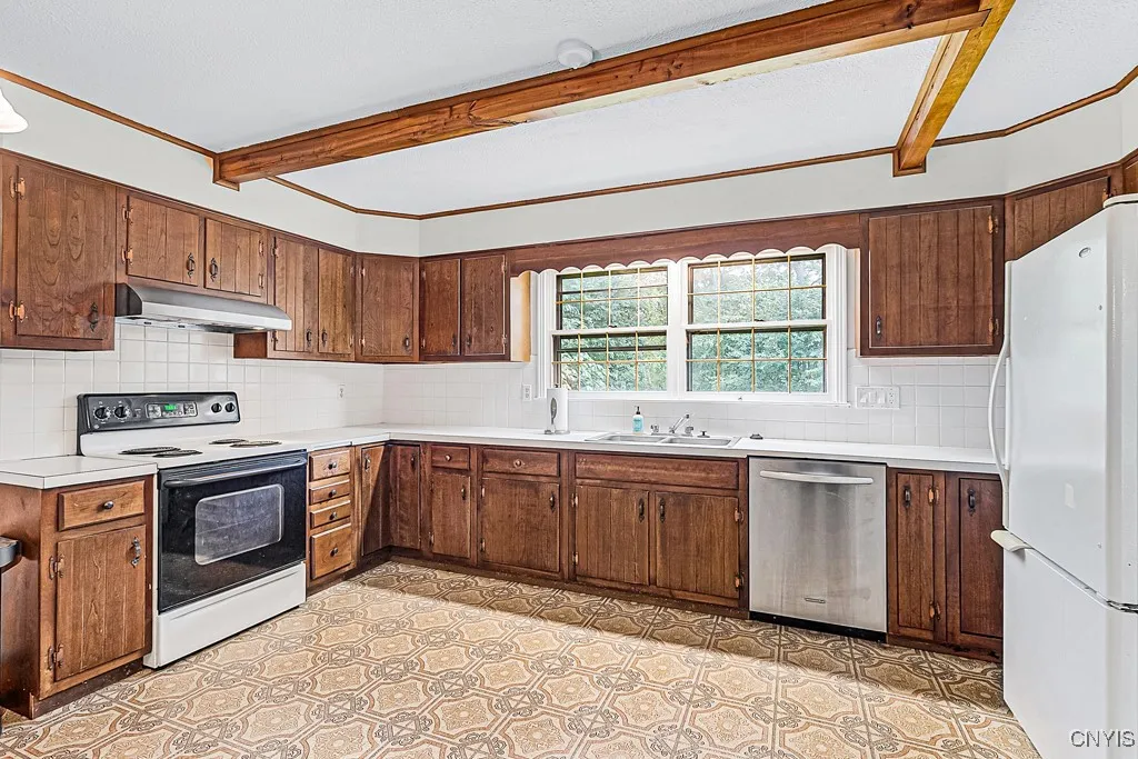 69 Woodberry Road, New Hartford, New York 13413, New Hartford, New York 13413, 5 Bedrooms Bedrooms, 13 Rooms Rooms,2 BathroomsBathrooms,Residential,Closed,69 Woodberry Road, New Hartford, New York 13413,0,S1628818