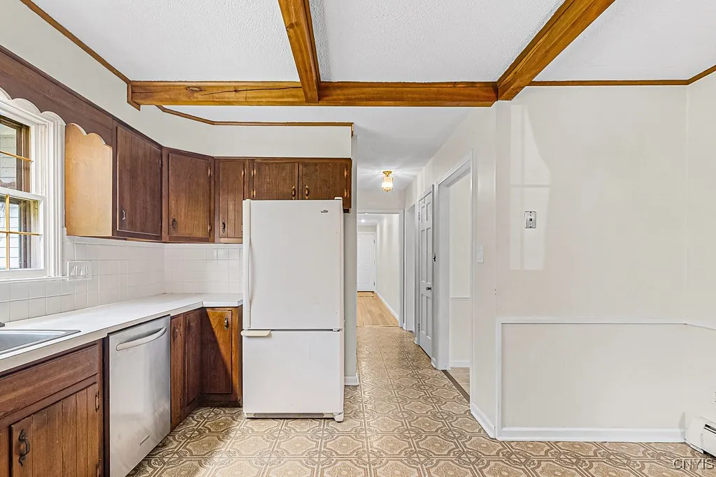 69 Woodberry Road, New Hartford, New York 13413, New Hartford, New York 13413, 5 Bedrooms Bedrooms, 13 Rooms Rooms,2 BathroomsBathrooms,Residential,Closed,69 Woodberry Road, New Hartford, New York 13413,0,S1628818