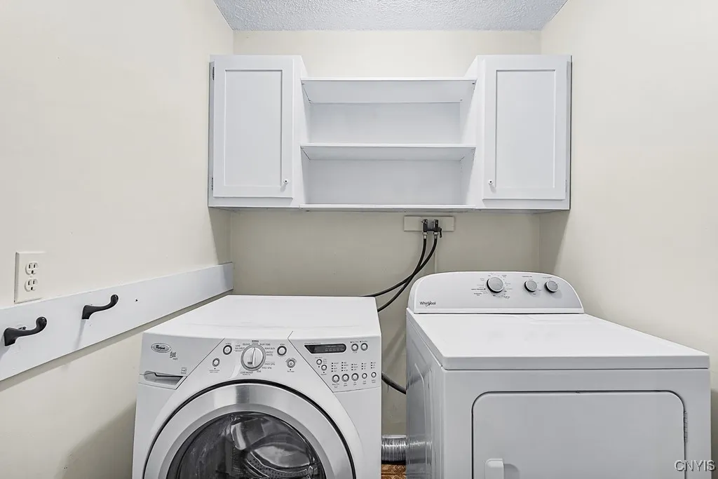 69 Woodberry Road, New Hartford, New York 13413, New Hartford, New York 13413, 5 Bedrooms Bedrooms, 13 Rooms Rooms,2 BathroomsBathrooms,Residential,Closed,69 Woodberry Road, New Hartford, New York 13413,0,S1628818