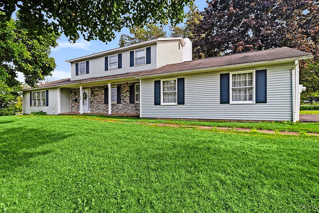 69 Woodberry Road, New Hartford, New York 13413, New Hartford, New York 13413, 5 Bedrooms Bedrooms, 13 Rooms Rooms,2 BathroomsBathrooms,Residential,Closed,69 Woodberry Road, New Hartford, New York 13413,0,S1628818