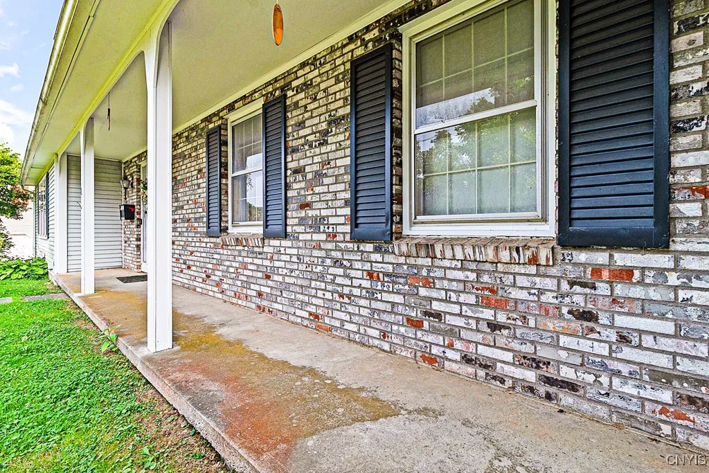 69 Woodberry Road, New Hartford, New York 13413, New Hartford, New York 13413, 5 Bedrooms Bedrooms, 13 Rooms Rooms,2 BathroomsBathrooms,Residential,Closed,69 Woodberry Road, New Hartford, New York 13413,0,S1628818