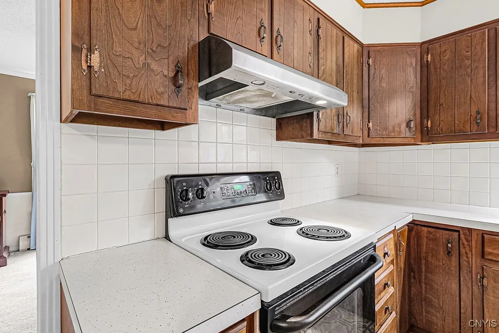 69 Woodberry Road, New Hartford, New York 13413, New Hartford, New York 13413, 5 Bedrooms Bedrooms, 13 Rooms Rooms,2 BathroomsBathrooms,Residential,Closed,69 Woodberry Road, New Hartford, New York 13413,0,S1628818