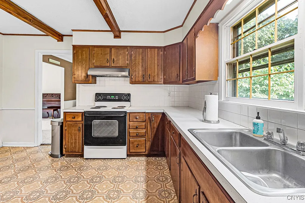 69 Woodberry Road, New Hartford, New York 13413, New Hartford, New York 13413, 5 Bedrooms Bedrooms, 13 Rooms Rooms,2 BathroomsBathrooms,Residential,Closed,69 Woodberry Road, New Hartford, New York 13413,0,S1628818