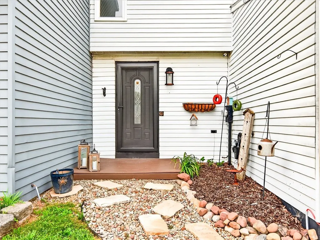 8000a Marlin Drive A, Clay, New York 13041, Clay, New York 13041, 3 Bedrooms Bedrooms, 6 Rooms Rooms,1 BathroomBathrooms,Residential,Closed,8000a Marlin Drive A, Clay, New York 13041,0,R1626872