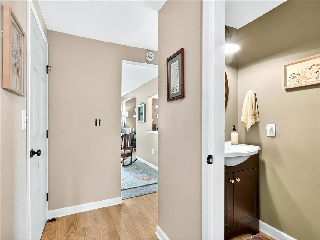 1/2 bath near front door