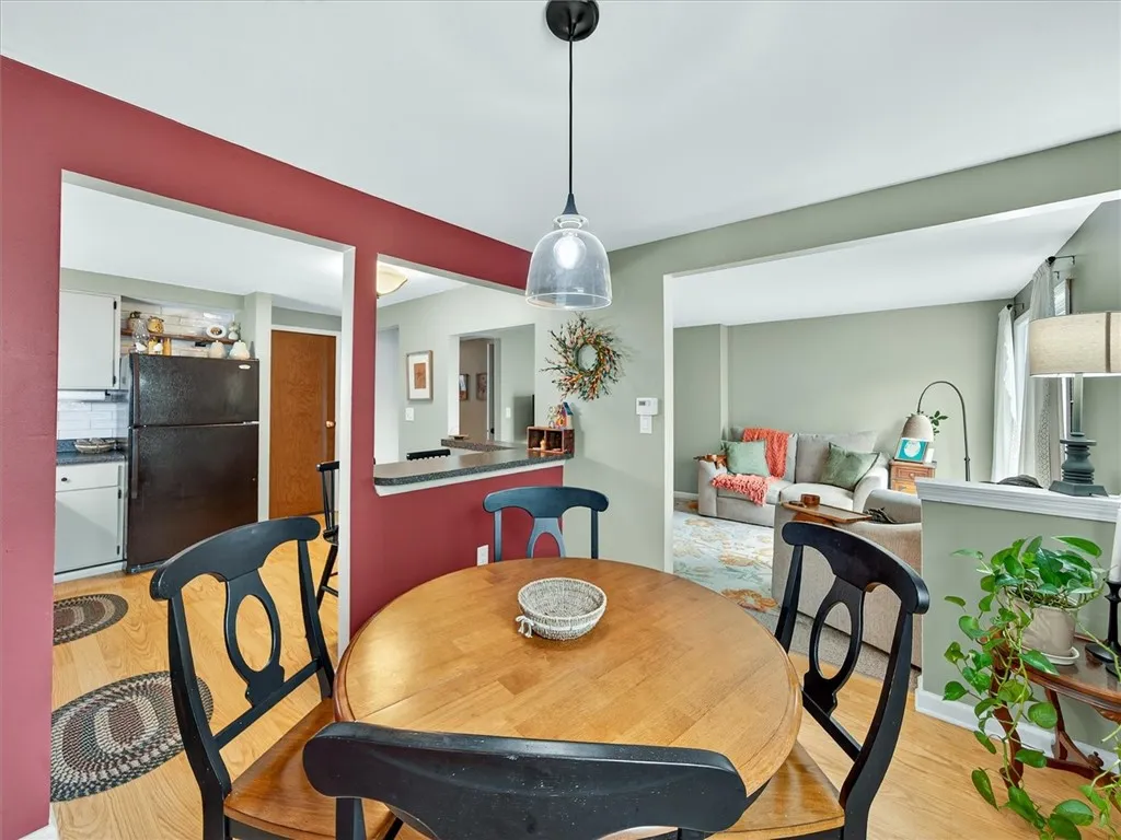 open concept to kitchen and livingroom