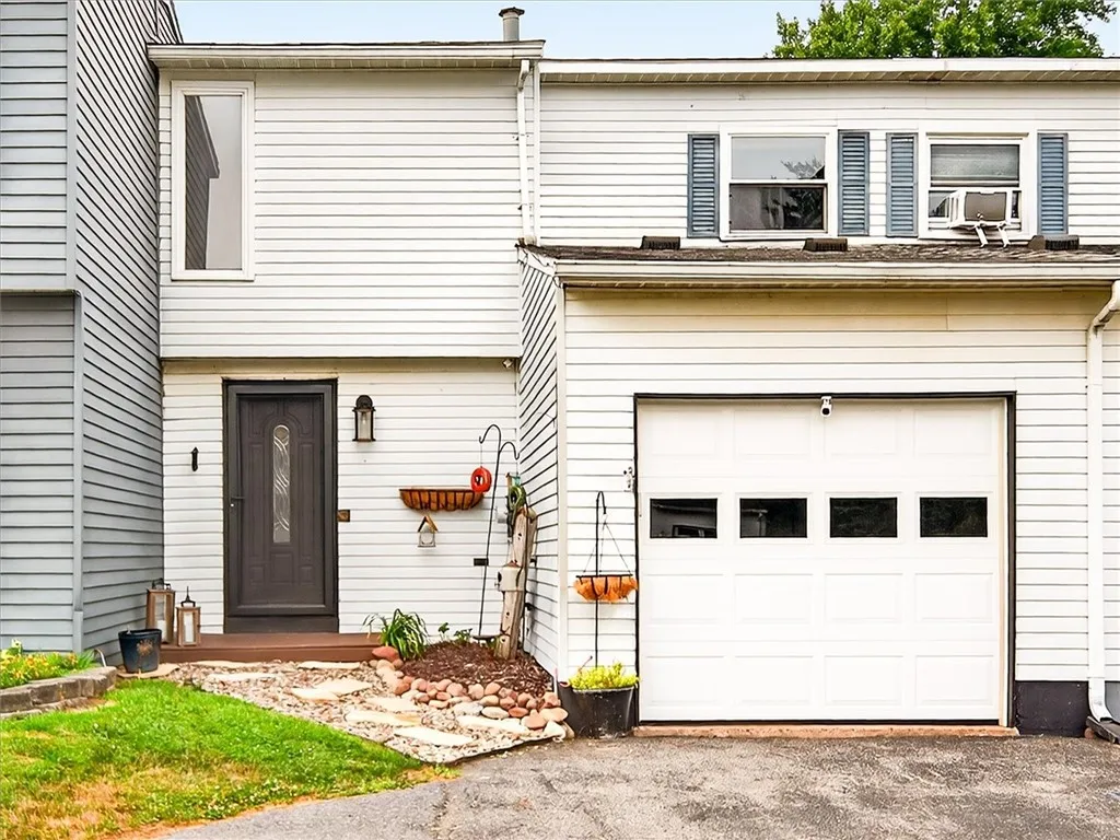 8000a Marlin Drive A, Clay, New York 13041, Clay, New York 13041, 3 Bedrooms Bedrooms, 6 Rooms Rooms,1 BathroomBathrooms,Residential,Closed,8000a Marlin Drive A, Clay, New York 13041,0,R1626872