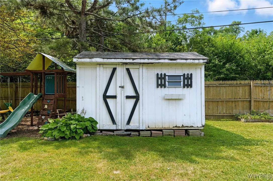 112 Brookwood Drive, Hamburg, New York 14075, Hamburg, New York 14075, 3 Bedrooms Bedrooms, 7 Rooms Rooms,1 BathroomBathrooms,Residential,Closed,112 Brookwood Drive, Hamburg, New York 14075,0,B1628252