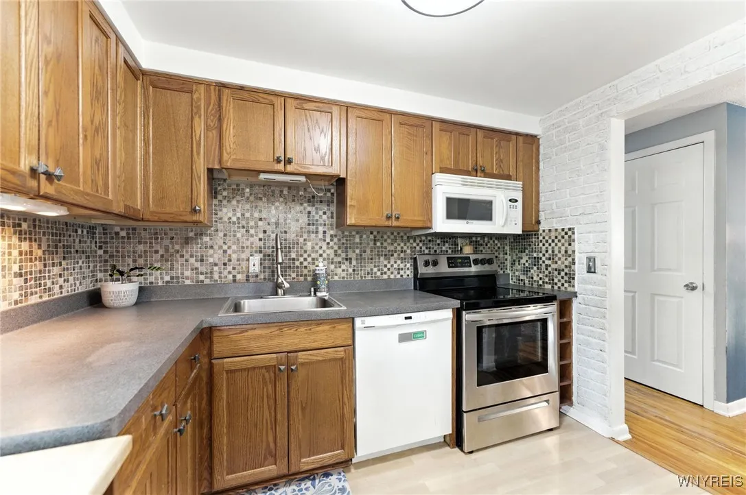 112 Brookwood Drive, Hamburg, New York 14075, Hamburg, New York 14075, 3 Bedrooms Bedrooms, 7 Rooms Rooms,1 BathroomBathrooms,Residential,Closed,112 Brookwood Drive, Hamburg, New York 14075,0,B1628252