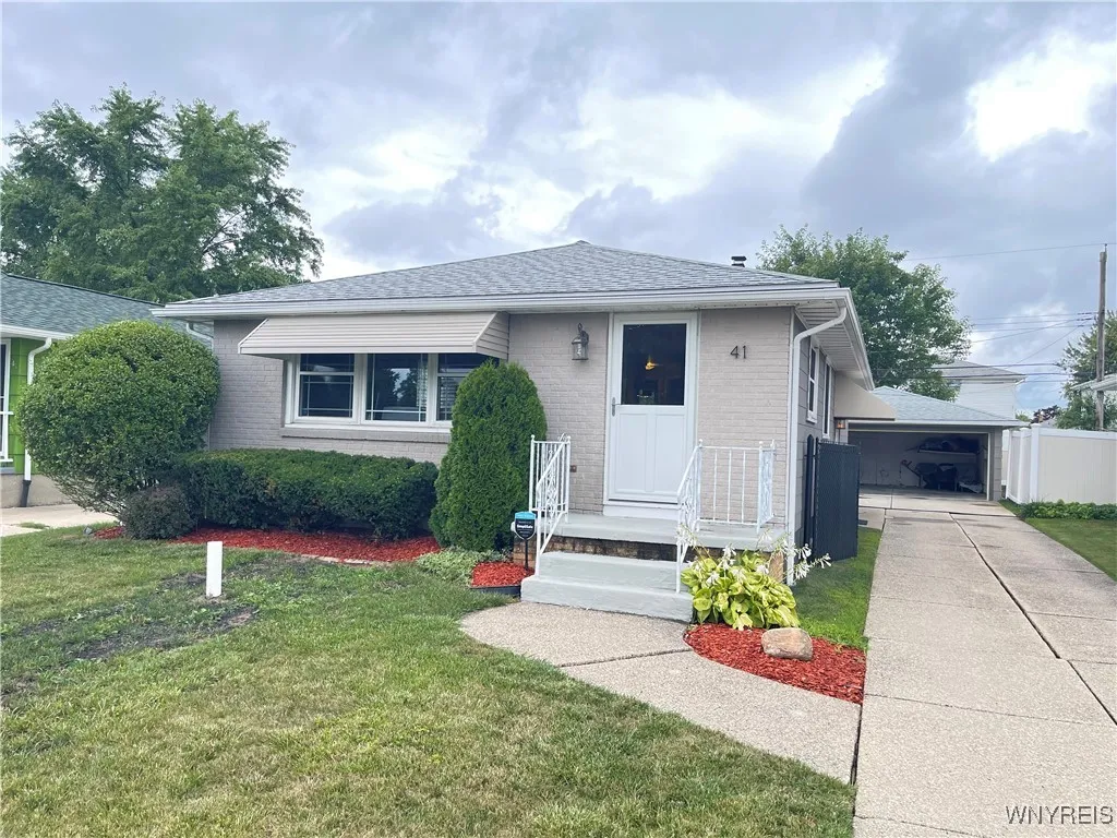 41 Marion Road, Amherst, New York 14226, Amherst, New York 14226, 3 Bedrooms Bedrooms, 5 Rooms Rooms,1 BathroomBathrooms,Residential,For Sale,41 Marion Road, Amherst, New York 14226,B1628905
