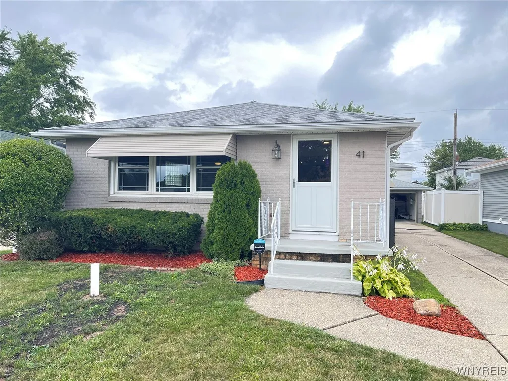 41 Marion Road, Amherst, New York 14226, Amherst, New York 14226, 3 Bedrooms Bedrooms, 5 Rooms Rooms,1 BathroomBathrooms,Residential,For Sale,41 Marion Road, Amherst, New York 14226,B1628905