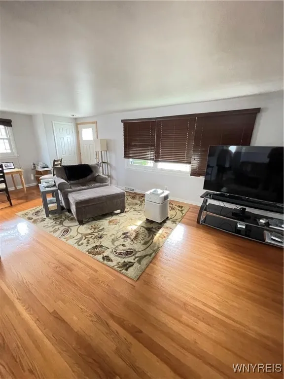 41 Marion Road, Amherst, New York 14226, Amherst, New York 14226, 3 Bedrooms Bedrooms, 5 Rooms Rooms,1 BathroomBathrooms,Residential,For Sale,41 Marion Road, Amherst, New York 14226,B1628905