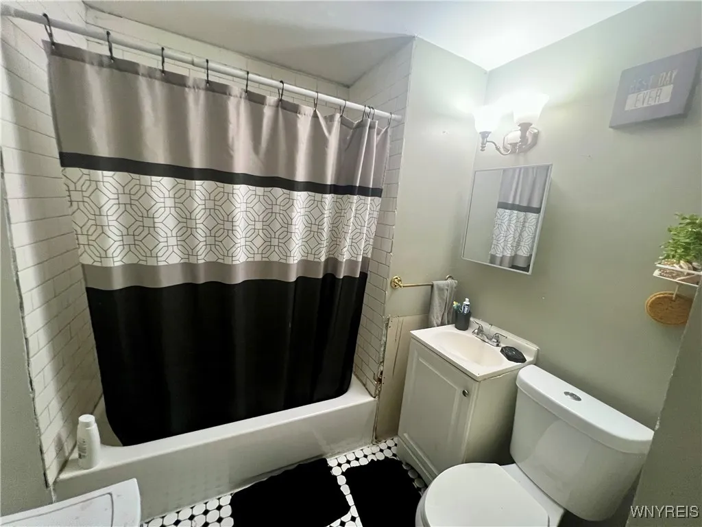 204 Condon Avenue, Buffalo, New York 14207, Buffalo, New York 14207, 6 Bedrooms Bedrooms, ,2 BathroomsBathrooms,Residential,For Sale,204 Condon Avenue, Buffalo, New York 14207,B1628805
