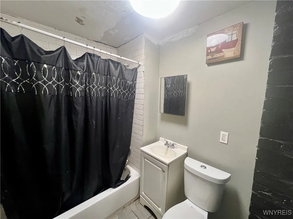 204 Condon Avenue, Buffalo, New York 14207, Buffalo, New York 14207, 6 Bedrooms Bedrooms, ,2 BathroomsBathrooms,Residential,For Sale,204 Condon Avenue, Buffalo, New York 14207,B1628805
