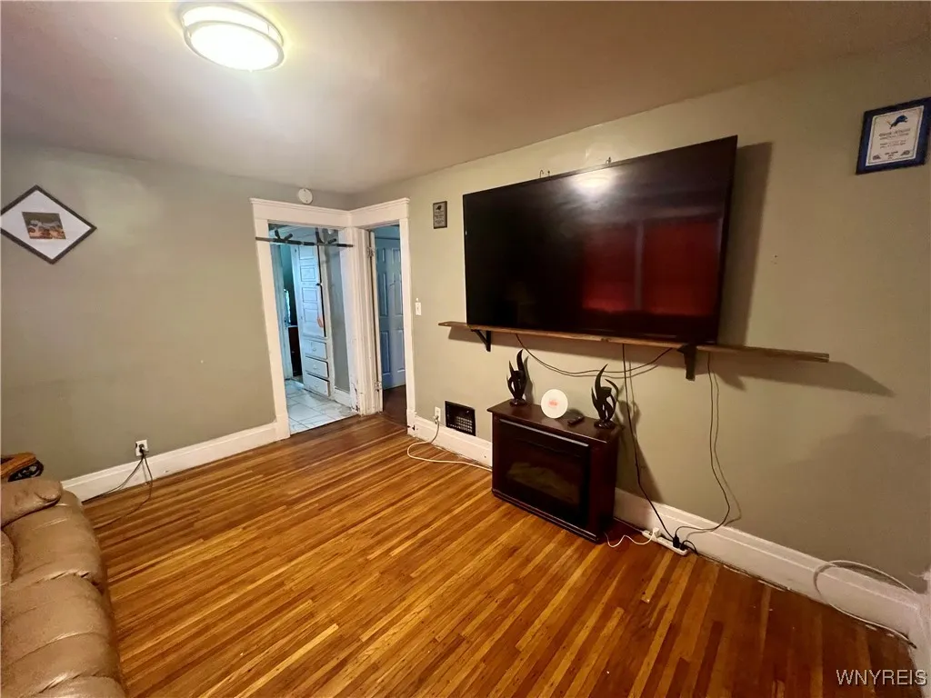 204 Condon Avenue, Buffalo, New York 14207, Buffalo, New York 14207, 6 Bedrooms Bedrooms, ,2 BathroomsBathrooms,Residential,For Sale,204 Condon Avenue, Buffalo, New York 14207,B1628805