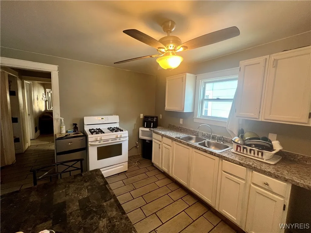 204 Condon Avenue, Buffalo, New York 14207, Buffalo, New York 14207, 6 Bedrooms Bedrooms, ,2 BathroomsBathrooms,Residential,For Sale,204 Condon Avenue, Buffalo, New York 14207,B1628805