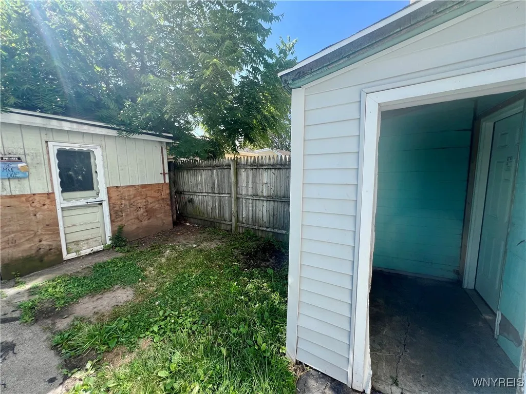 204 Condon Avenue, Buffalo, New York 14207, Buffalo, New York 14207, 6 Bedrooms Bedrooms, ,2 BathroomsBathrooms,Residential,For Sale,204 Condon Avenue, Buffalo, New York 14207,B1628805