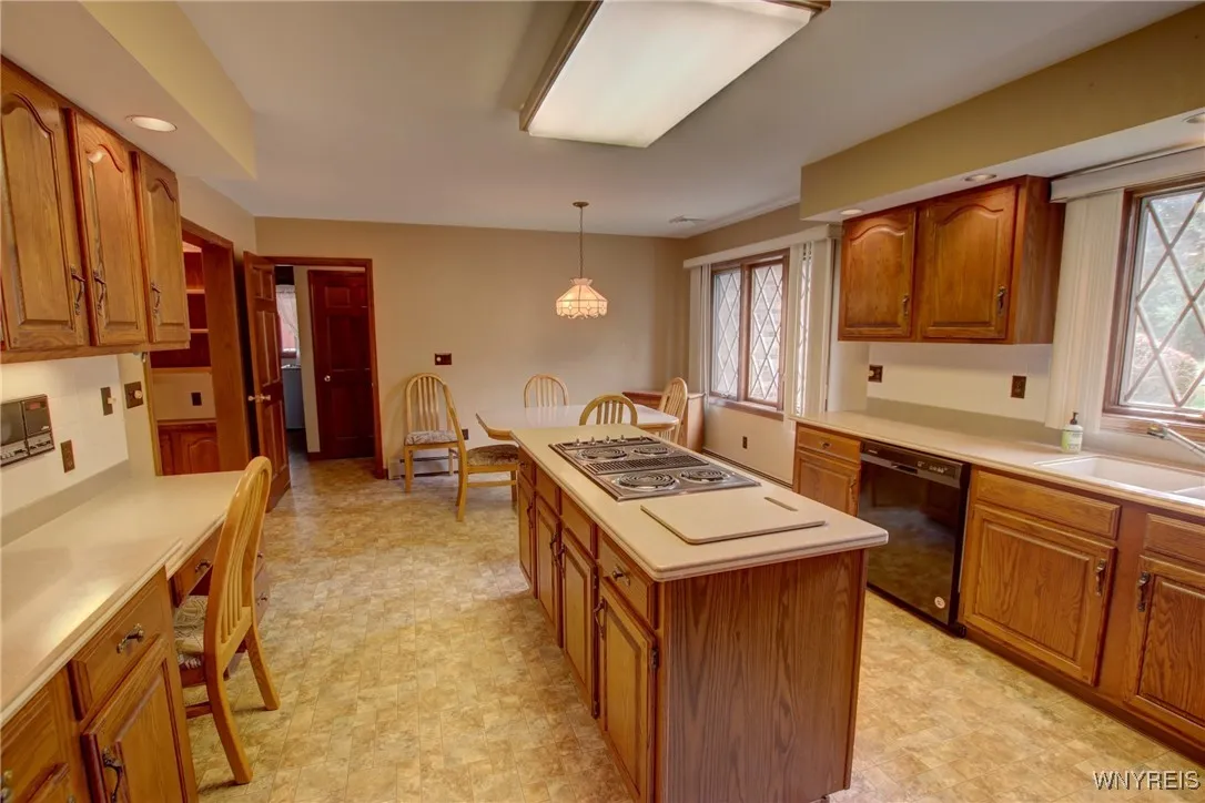 42 Fox Chapel Drive, Orchard Park, New York 14127, Orchard Park, New York 14127, 4 Bedrooms Bedrooms, 12 Rooms Rooms,2 BathroomsBathrooms,Residential,For Sale,42 Fox Chapel Drive, Orchard Park, New York 14127,B1628891