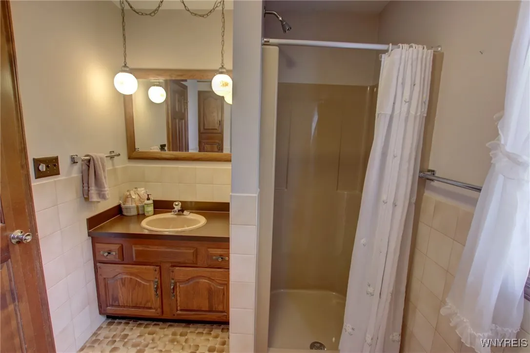 42 Fox Chapel Drive, Orchard Park, New York 14127, Orchard Park, New York 14127, 4 Bedrooms Bedrooms, 12 Rooms Rooms,2 BathroomsBathrooms,Residential,For Sale,42 Fox Chapel Drive, Orchard Park, New York 14127,B1628891