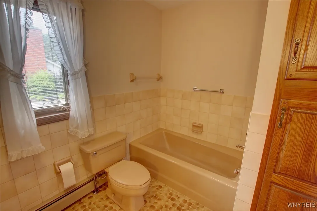 42 Fox Chapel Drive, Orchard Park, New York 14127, Orchard Park, New York 14127, 4 Bedrooms Bedrooms, 12 Rooms Rooms,2 BathroomsBathrooms,Residential,For Sale,42 Fox Chapel Drive, Orchard Park, New York 14127,B1628891