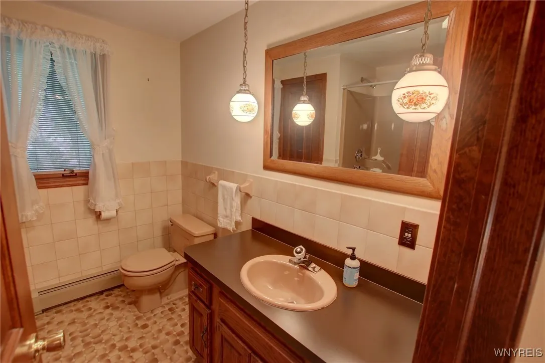 42 Fox Chapel Drive, Orchard Park, New York 14127, Orchard Park, New York 14127, 4 Bedrooms Bedrooms, 12 Rooms Rooms,2 BathroomsBathrooms,Residential,For Sale,42 Fox Chapel Drive, Orchard Park, New York 14127,B1628891