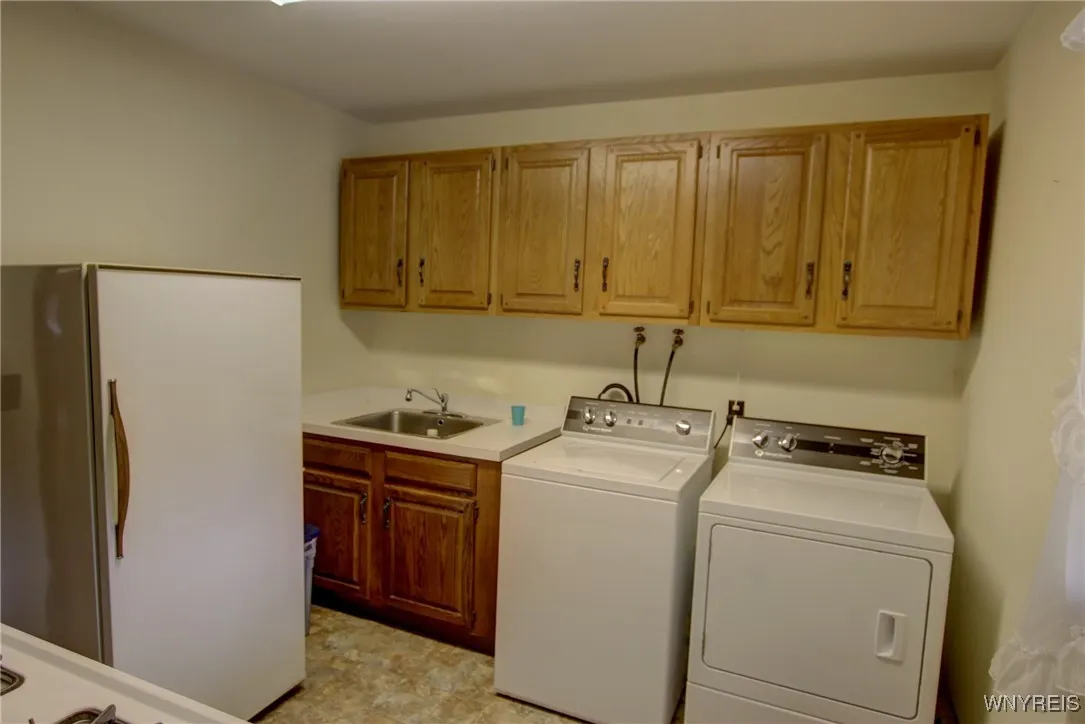 42 Fox Chapel Drive, Orchard Park, New York 14127, Orchard Park, New York 14127, 4 Bedrooms Bedrooms, 12 Rooms Rooms,2 BathroomsBathrooms,Residential,For Sale,42 Fox Chapel Drive, Orchard Park, New York 14127,B1628891