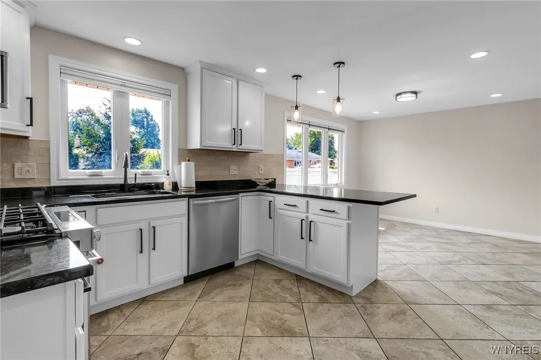9 Evanshire Lane, Amherst, New York 14221, Amherst, New York 14221, 3 Bedrooms Bedrooms, 6 Rooms Rooms,3 BathroomsBathrooms,Residential,For Sale,9 Evanshire Lane, Amherst, New York 14221,B1628902