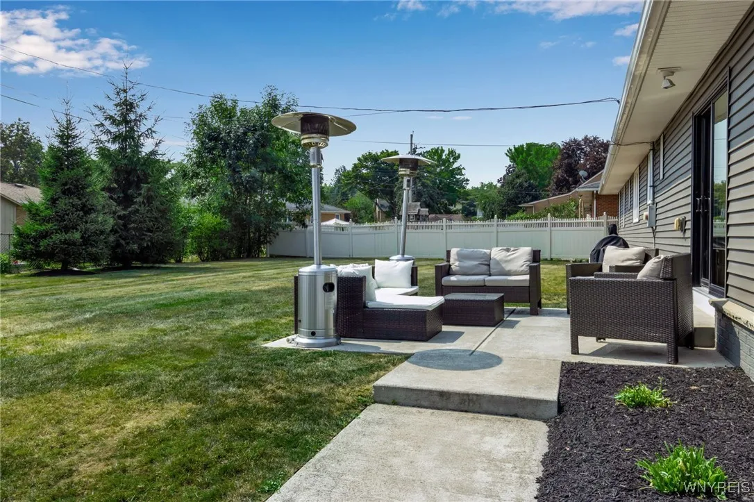 9 Evanshire Lane, Amherst, New York 14221, Amherst, New York 14221, 3 Bedrooms Bedrooms, 6 Rooms Rooms,3 BathroomsBathrooms,Residential,For Sale,9 Evanshire Lane, Amherst, New York 14221,B1628902