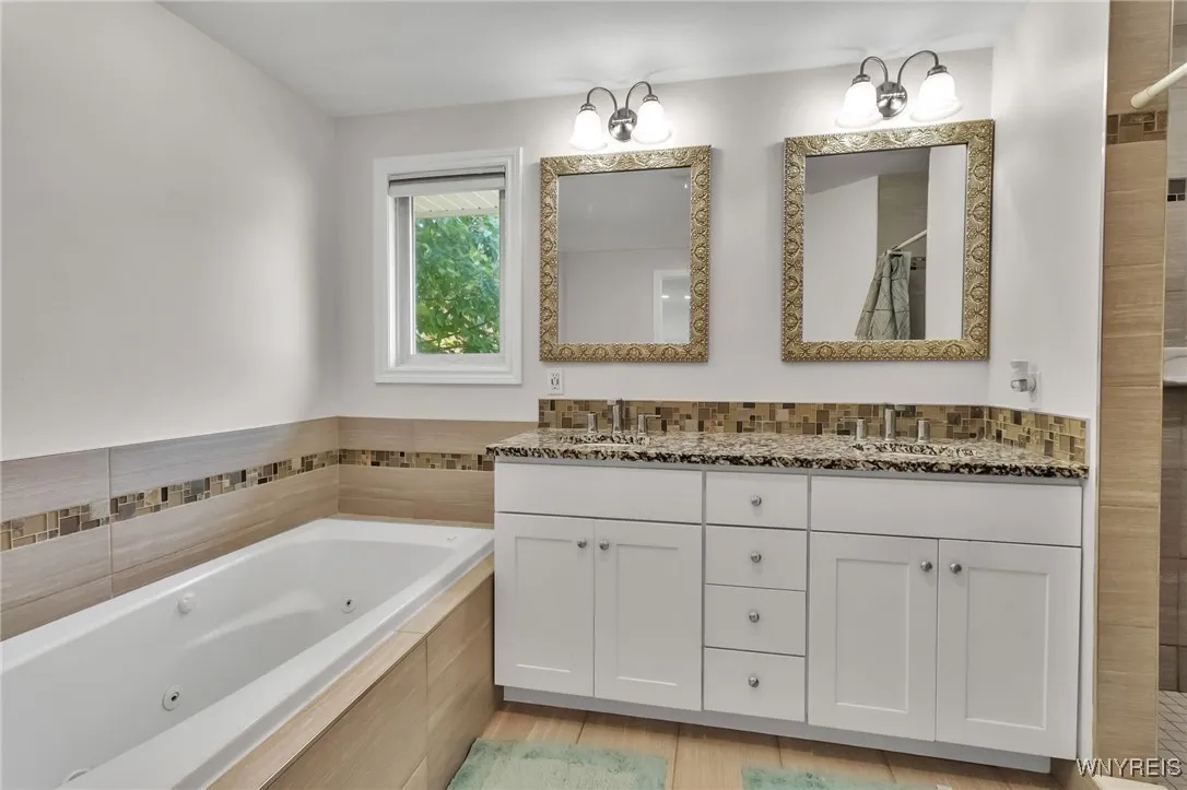 9 Evanshire Lane, Amherst, New York 14221, Amherst, New York 14221, 3 Bedrooms Bedrooms, 6 Rooms Rooms,3 BathroomsBathrooms,Residential,For Sale,9 Evanshire Lane, Amherst, New York 14221,B1628902