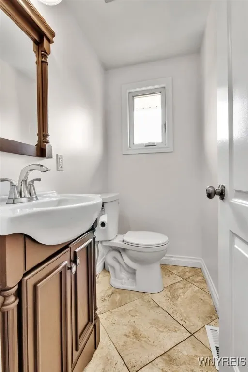 9 Evanshire Lane, Amherst, New York 14221, Amherst, New York 14221, 3 Bedrooms Bedrooms, 6 Rooms Rooms,3 BathroomsBathrooms,Residential,For Sale,9 Evanshire Lane, Amherst, New York 14221,B1628902