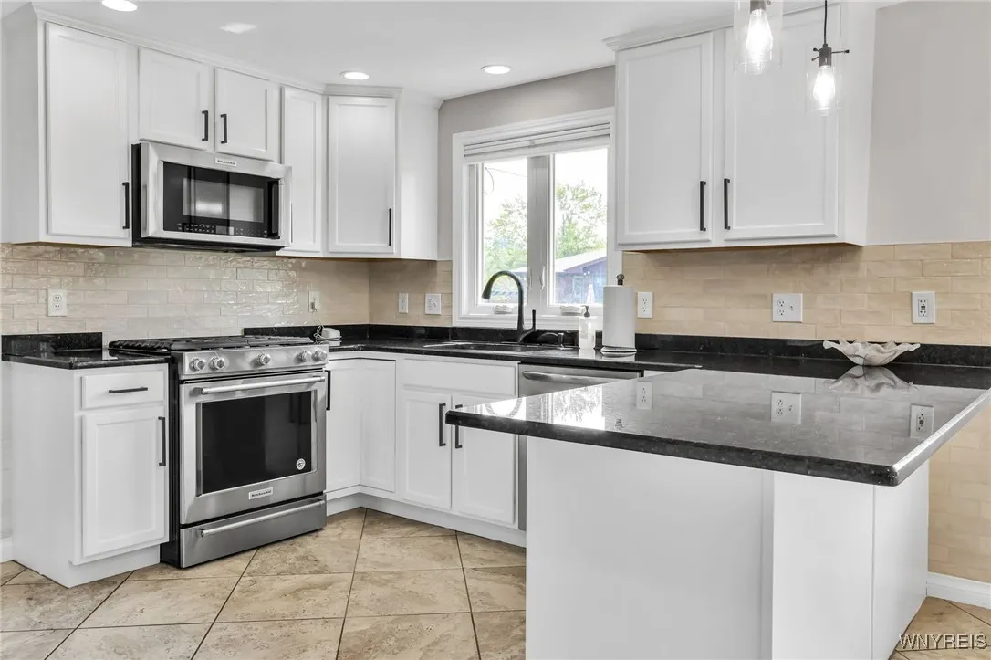 9 Evanshire Lane, Amherst, New York 14221, Amherst, New York 14221, 3 Bedrooms Bedrooms, 6 Rooms Rooms,3 BathroomsBathrooms,Residential,For Sale,9 Evanshire Lane, Amherst, New York 14221,B1628902