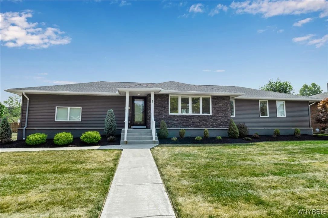 9 Evanshire Lane, Amherst, New York 14221, Amherst, New York 14221, 3 Bedrooms Bedrooms, 6 Rooms Rooms,3 BathroomsBathrooms,Residential,For Sale,9 Evanshire Lane, Amherst, New York 14221,B1628902
