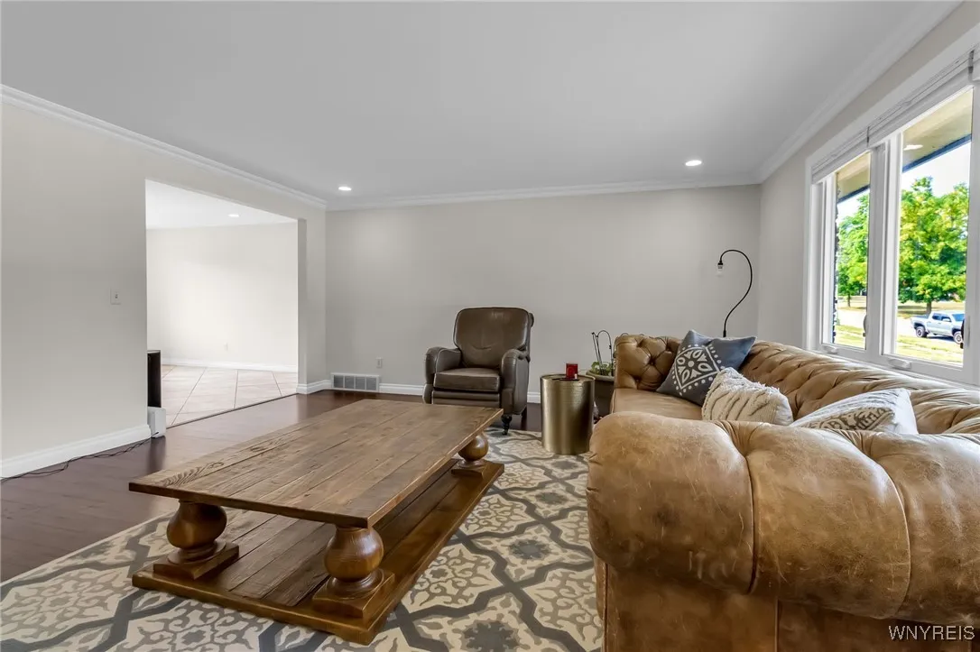 9 Evanshire Lane, Amherst, New York 14221, Amherst, New York 14221, 3 Bedrooms Bedrooms, 6 Rooms Rooms,3 BathroomsBathrooms,Residential,For Sale,9 Evanshire Lane, Amherst, New York 14221,B1628902