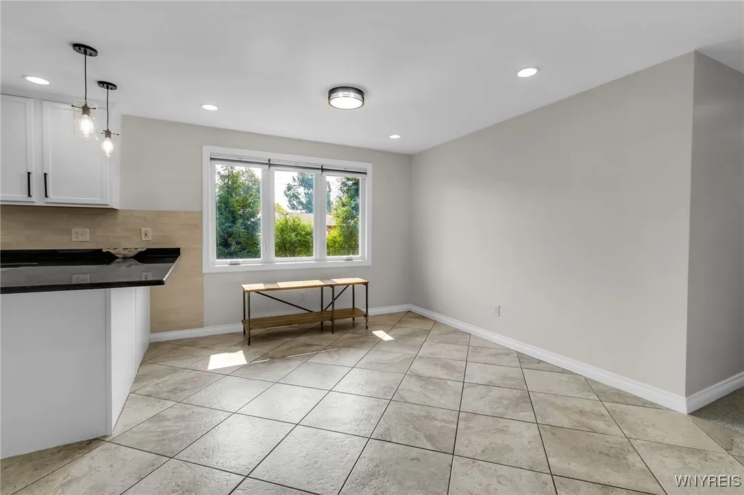 9 Evanshire Lane, Amherst, New York 14221, Amherst, New York 14221, 3 Bedrooms Bedrooms, 6 Rooms Rooms,3 BathroomsBathrooms,Residential,For Sale,9 Evanshire Lane, Amherst, New York 14221,B1628902