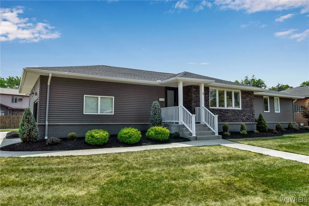 9 Evanshire Lane, Amherst, New York 14221, Amherst, New York 14221, 3 Bedrooms Bedrooms, 6 Rooms Rooms,3 BathroomsBathrooms,Residential,For Sale,9 Evanshire Lane, Amherst, New York 14221,B1628902